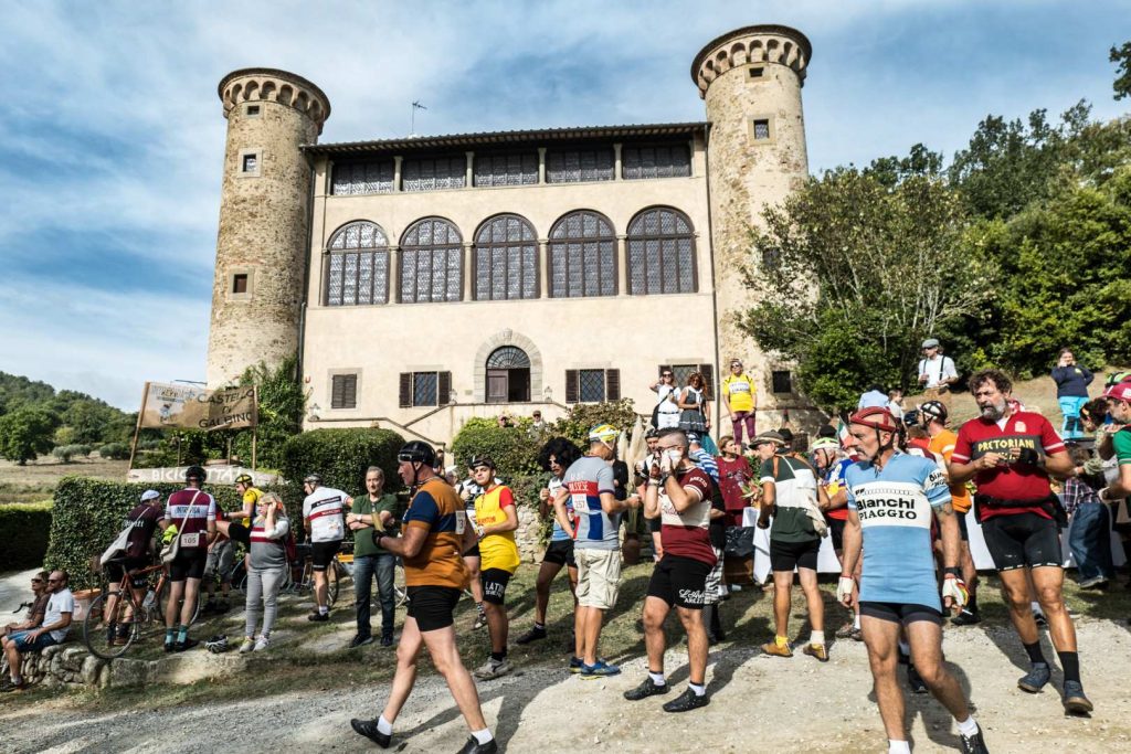 Anghiari, lo splendido paese in cui si svolge L’Intrepida 2024 - L’Intrepida si svolge fin dalla sua prima edizione ad Anghiari, uno splendido borgo medievale in provincia di Arezzo che sorge tra il Tevere ed il torrente Sovara. Uno dei Borghi più belli d'Italia e d'Europa | L'Intrepida Anghiari, Borghi più belli d'Italia, cicloturistica d'epoca, Gs Fratres Dynamis Bike, iscrizioni Intrepida, L'Intrepida 2024